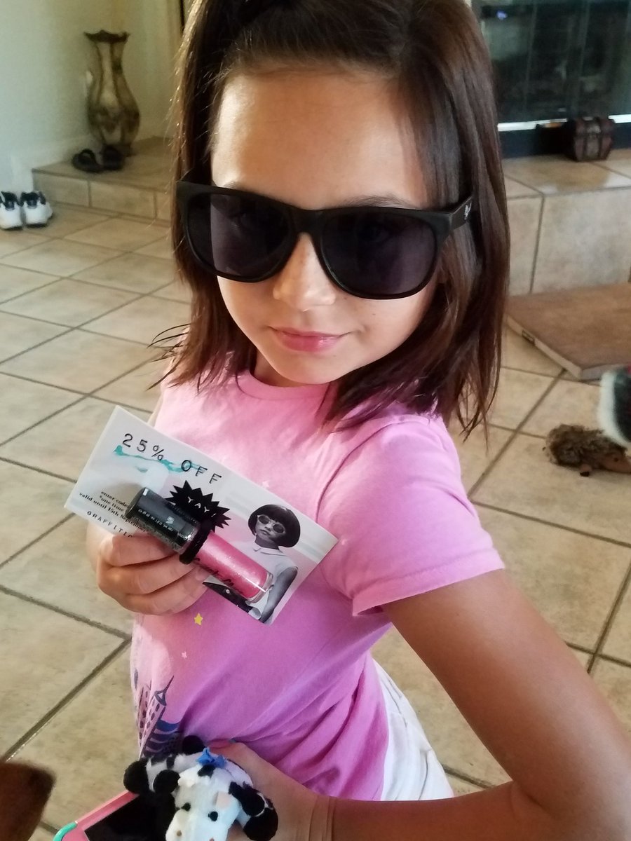BalanceTheChaos's tweet photo. My mini me is so excited about her @GraffitiGloss #swag @Connecther #ConnectHer17 #CHMLV #graffitigloss https://t.co/hTFZIm2QGF
