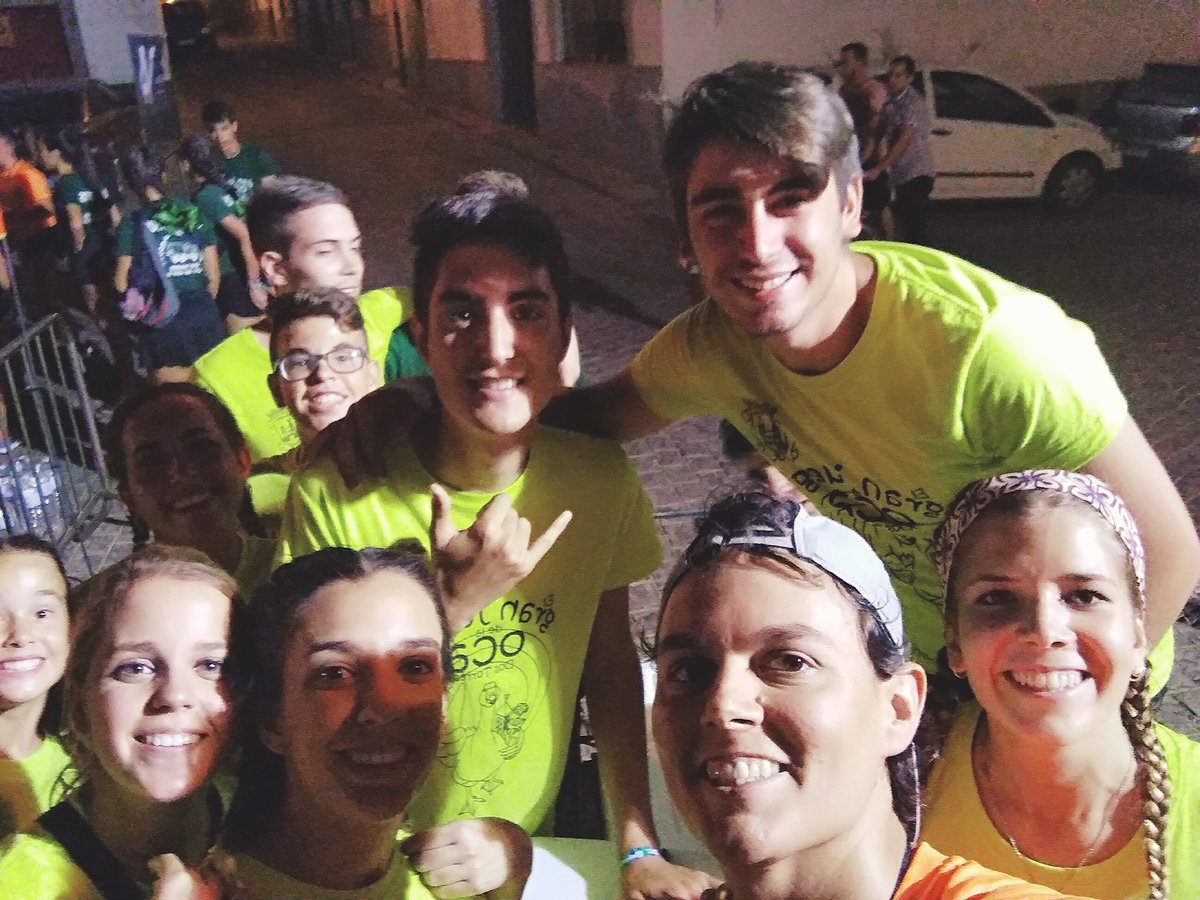 JavierPozueloF's tweet photo. Otro año mas que disfruto de la compañia de un equipazo! @insta_pipiolos #sermansomola https://t.co/QNtU99ejfW