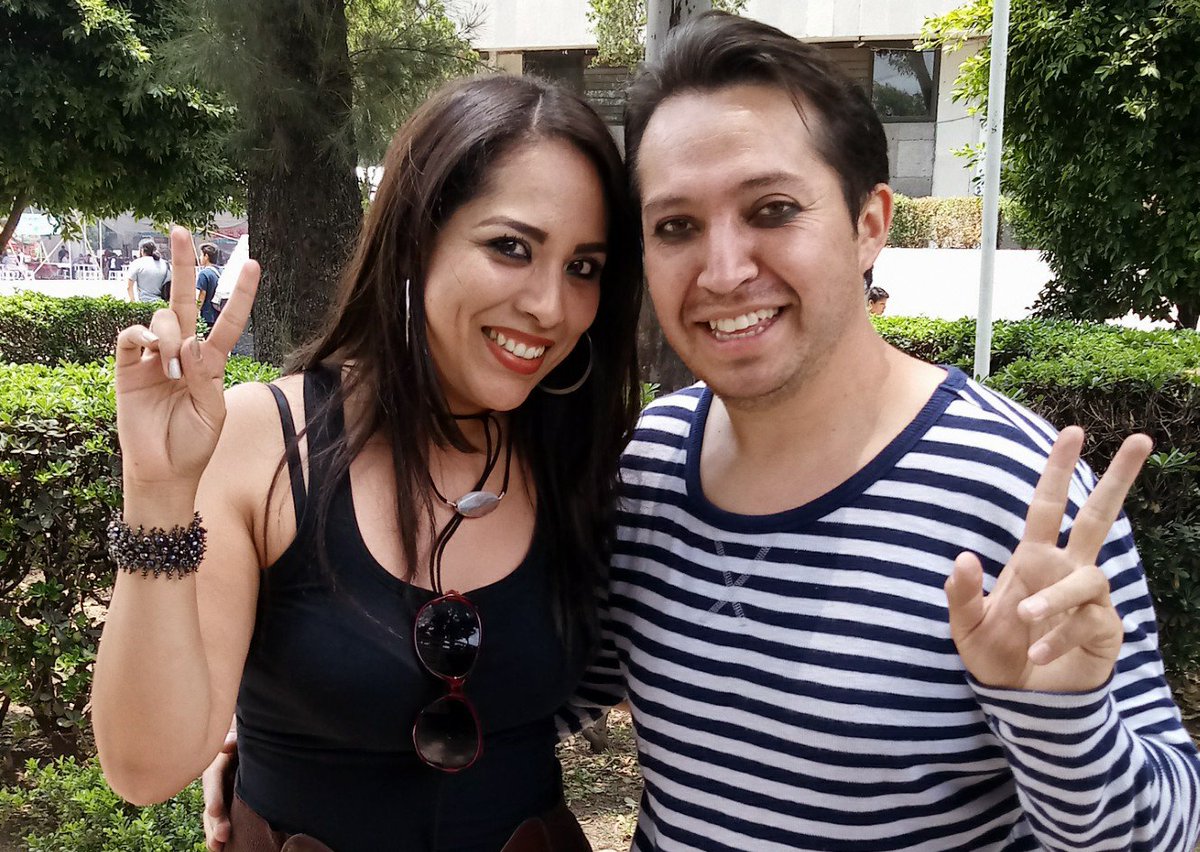 SolCastilloSC's tweet photo. Sol Castillo (Voz) &amp; Joshua Vega (Guitarra) - Integrantes de Electrofeel ☀️ 🎉🎶 #Electrofeel #SolCastillo ☀️ https://t.co/WZEZPavpAl