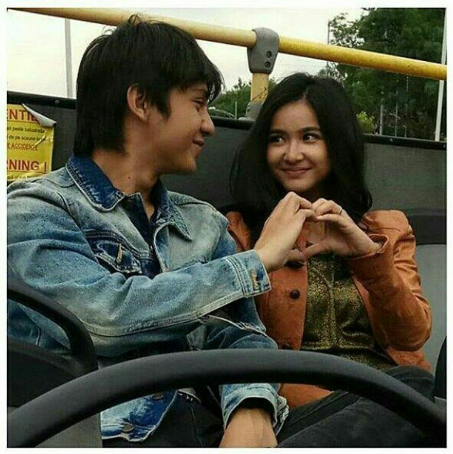 RaniDR28's tweet photo. Happy annimonthsary ROLAN ke 4bln, harapan di 4bln ini moga rompis season 2 vs kuliah bakalan ada, amin #4monthROLAN @arbaniyasiz @dindazani https://t.co/kN0os0ZiPj