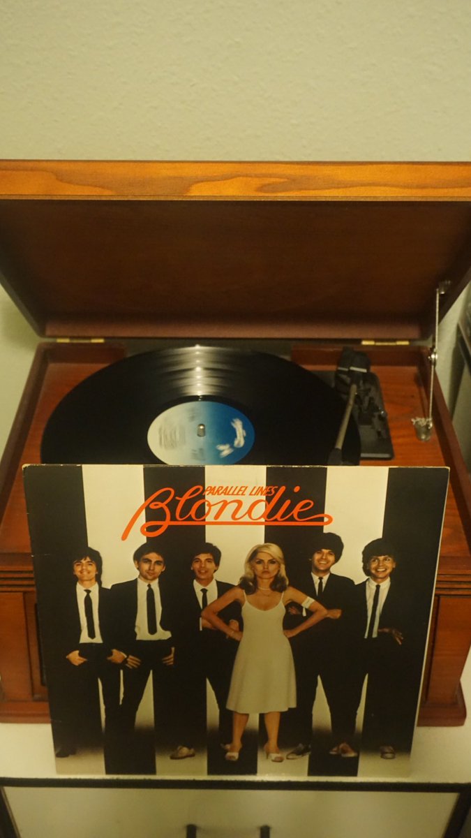 BellaLugosy's tweet photo. Rock And Roll Nights With Blondie's 'Parallel Lines'. Enjoy! #HeartOfGlass https://t.co/O6RqwrwuSz
