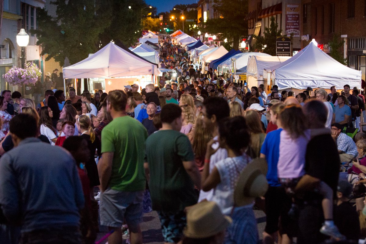 VTSummerWinter's tweet photo. What a beautiful Saturday night for Steppin' Out Blacksburg. #Steppinout17 #SummerInTheBurg https://t.co/hzBgoTwVpn