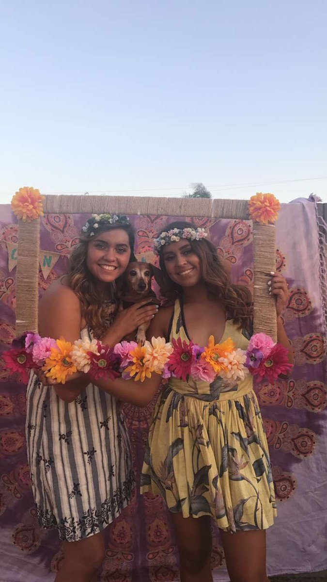 brookiecookiee8's tweet photo. Some pics from last night🌼🌵💓 https://t.co/FIvt4ZBO6G