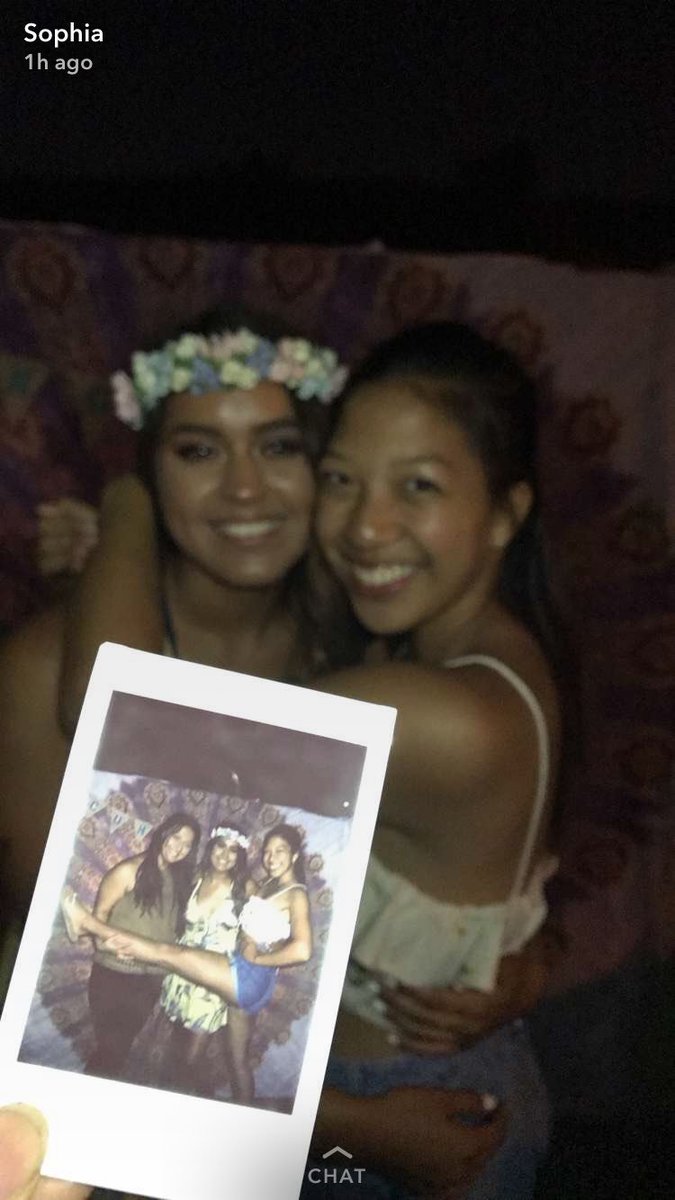 brookiecookiee8's tweet photo. Some pics from last night🌼🌵💓 https://t.co/FIvt4ZBO6G