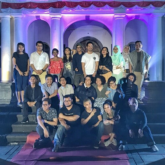 AyuMeutia's tweet photo. Jadi ini yang bikin gue galau malam minggu kawan-kawan, melewatkan Poetry Slam #UnmaskedOpenMic dan @ASEANLitFest https://t.co/QeF0ehHx1J