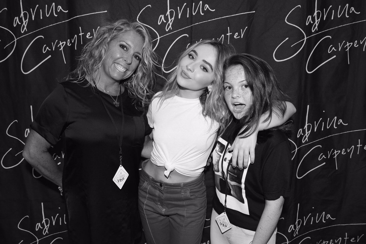 sabrinasspark's tweet photo. soooo... this happened. i love you so much @SabrinaAnnLynn https://t.co/TSUOa0ioC0