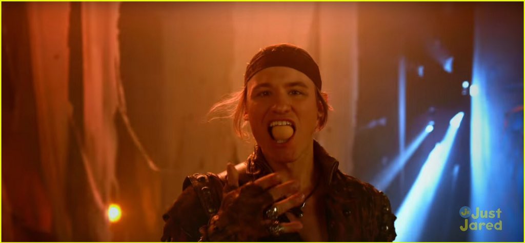 Tim3sUpp's tweet image. defintiely cough