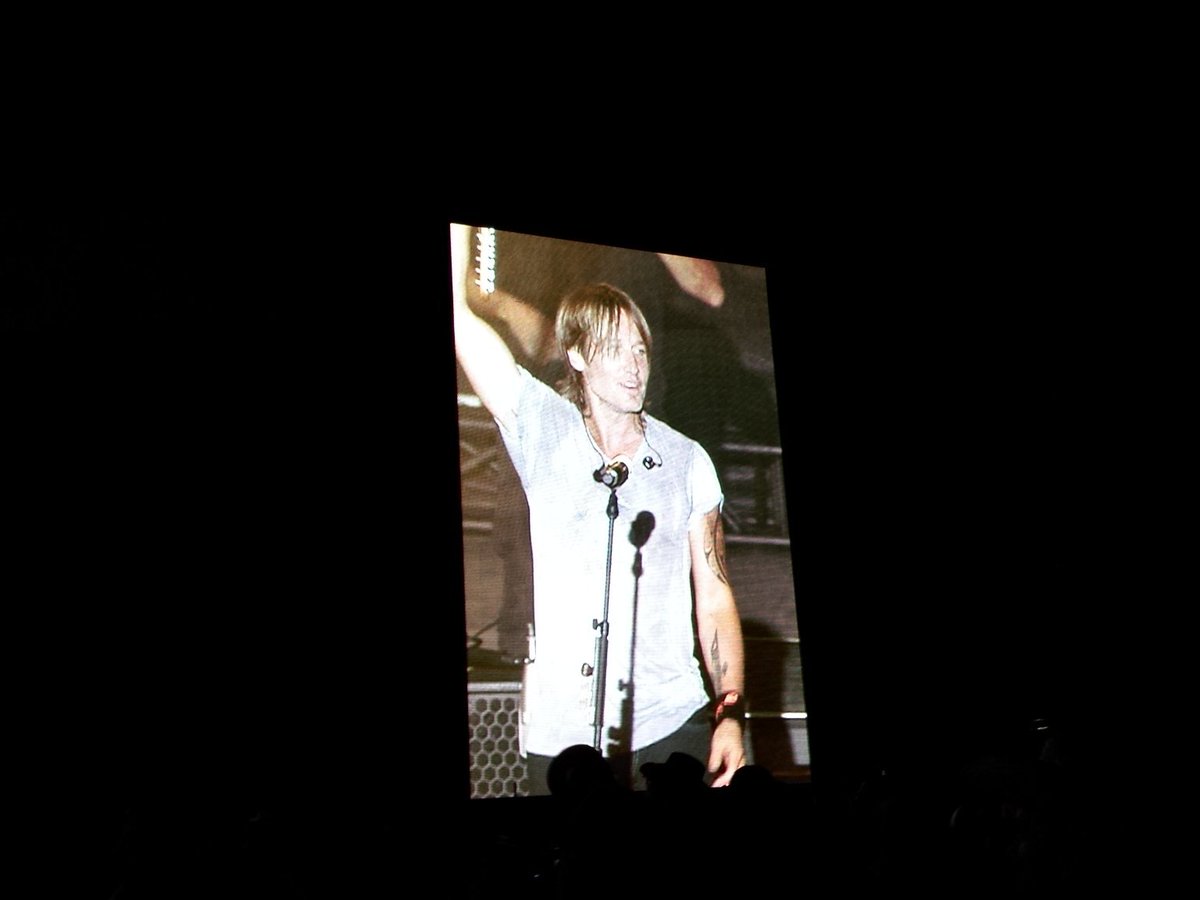 NStankievech's tweet photo. Keith Urban never disappoints! Awesome show #atthebvj https://t.co/1micqNOdI6