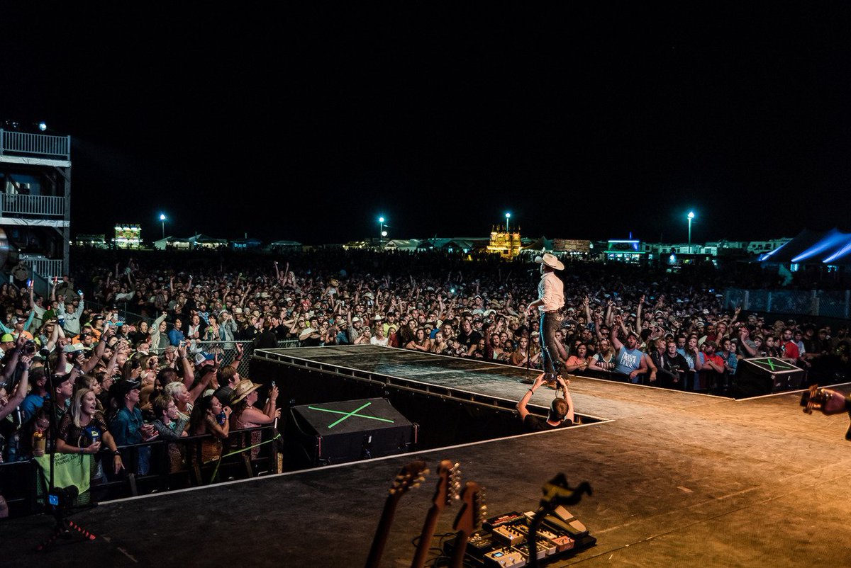 CountryotRiver's tweet photo. Justin lettin' our last night roll with @justincolemoore. Cheers to an incredible eighth year, #COTRWI! Much love! https://t.co/jMLRfNkLMv