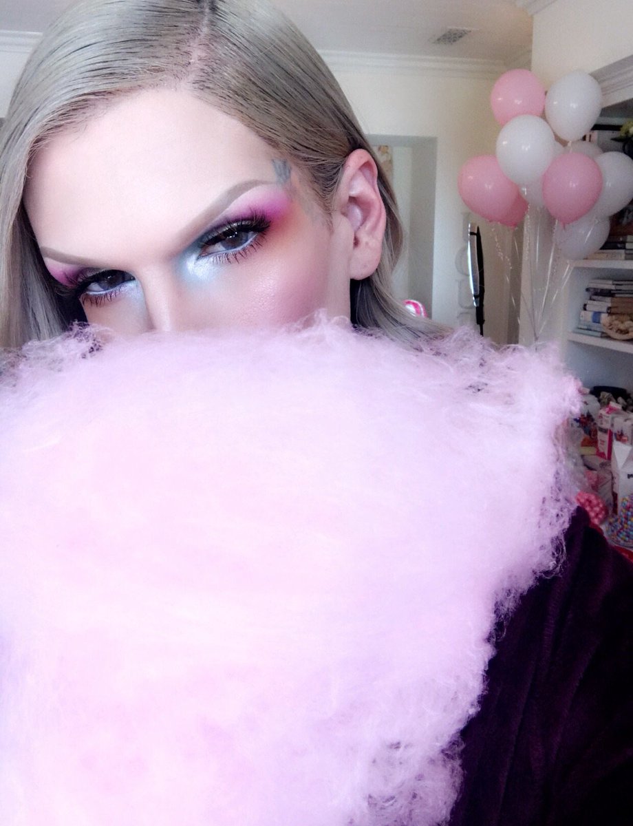 Colourswept's tweet photo. I'm loving this cotton candy look on @jeffreestar 💗
.
.
#makeup #makeuplook #makeupblog #makeuptrends #lipstick #makeupinspo  #jeffreestar https://t.co/vd2PoLOMGA
