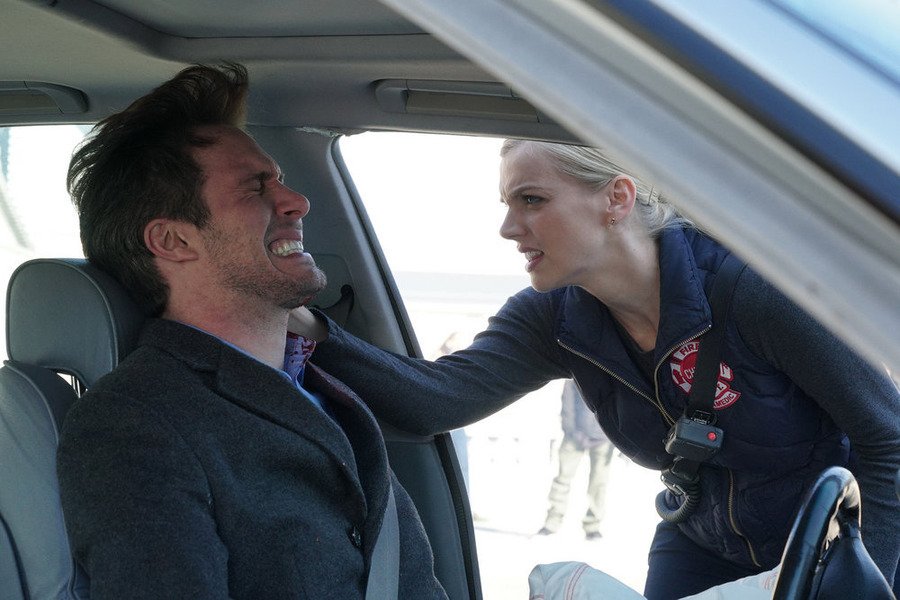 Bouchareb05's tweet photo. Austin to Brett : "Your eyes are incredible, BTW". Casey's face (get me out of here) !! #CF #S4E8 #SBrett #BadassParamedic #Heartbreaker ππ https://t.co/bu1JW1Vuq8