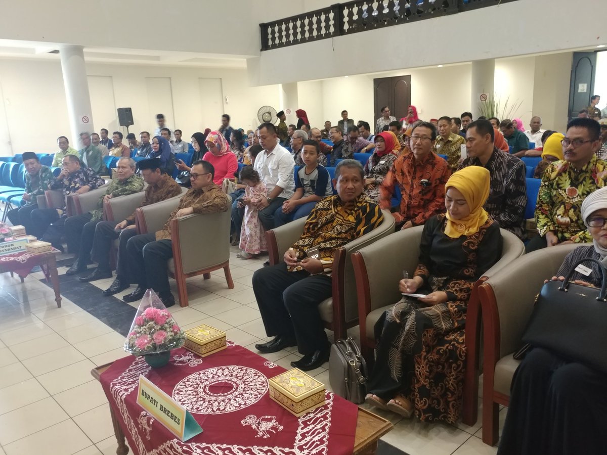 sudirmansaid's tweet photo. HBH  Masigab di Jakarta. Jumpa dgn tokoh nasional &amp; pejabat asal Brebes. Brebes punya potensi utk lebih maju. @Sahabat_Brebes @SGBETE https://t.co/igb3BZ4DJy