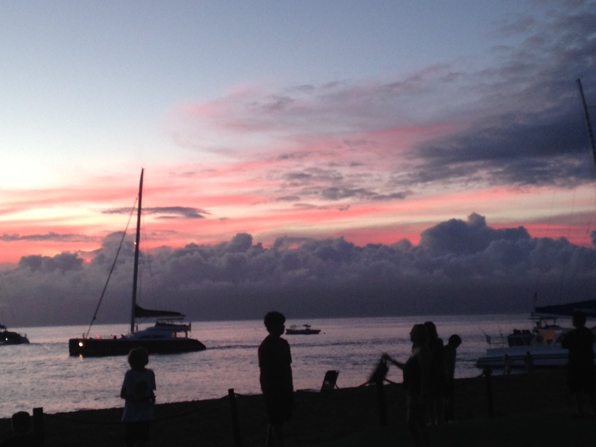 dany_ehr's tweet photo. #Hawaii miss this view #Paradise https://t.co/dhLPssSFLG