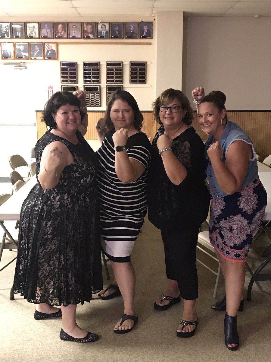 slsutton67's tweet photo. Squad Moms #afruyle https://t.co/kaA6yjCBL0