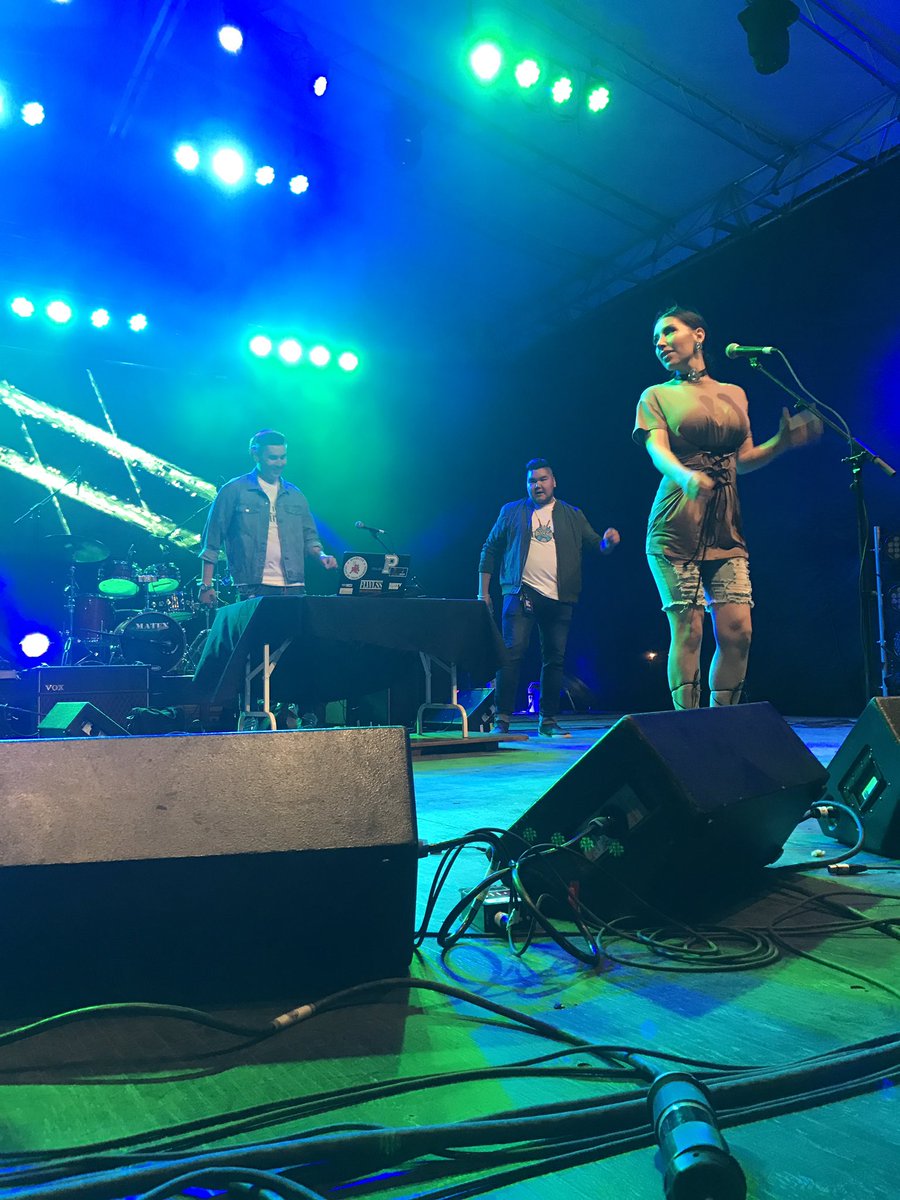 realcarsengray's tweet photo. #InnuNikamu Sept-รles!!! Had so much fun โจโจ #Festival #Singer #CarsenGray #RedRockerz #Quebec https://t.co/QuwsIy19Nr