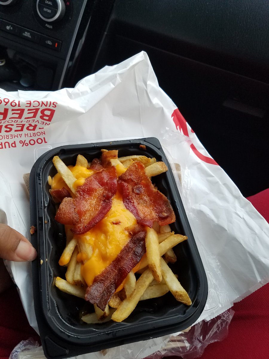 nlife247's tweet photo. This is the baconator @wendy's. Really it does not look like the picture. https://t.co/3Cleyo4D2k
