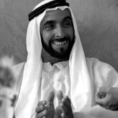 #عام_زايد
عامك يابوية زايد خير عام 
من قال رحلت وانتة بقلوبنا حي
نم ياقرير العين شعبك بعز وانعام 
 من بوظبي للشارجة سبع الامارات 
🇦🇪😔❤️