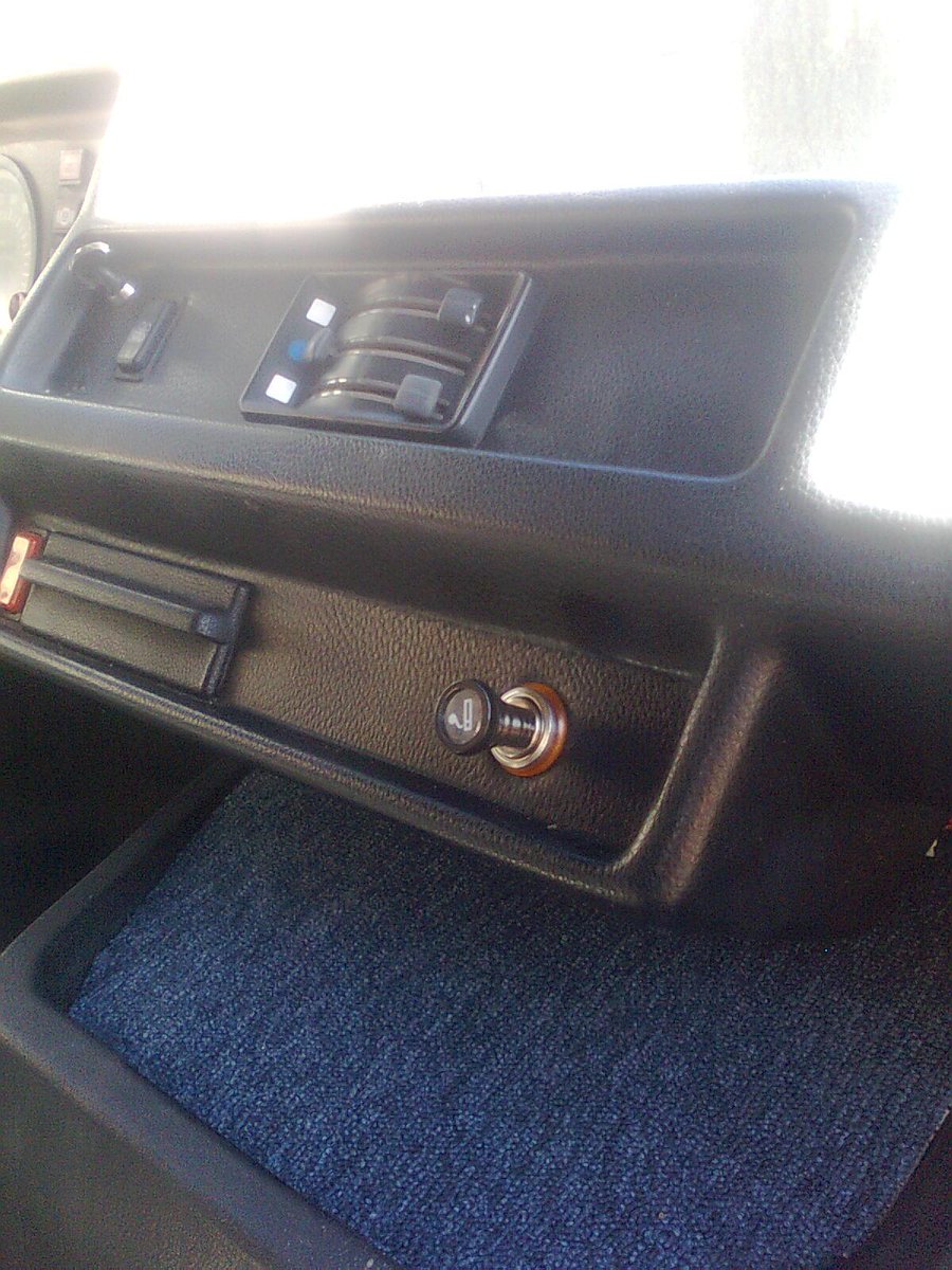 postbus88's tweet photo. @LindaC_B13 Yesterday I spent over 3 hours
to install a cig lighter in the #Campervan
just because #Mercedes thought it was too much luxury in a #207D https://t.co/vlfohhaI61