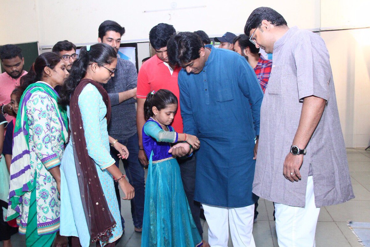 alok_sc's tweet photo. @Swachhalay Surat
#One_Lakh_Students
#180_Schools
#Rakshabandhan
#Swachh_Bharat_Abhiyaan
#Save_Environment #Samarasta @poonam_mahajan https://t.co/w48KWz86Vn