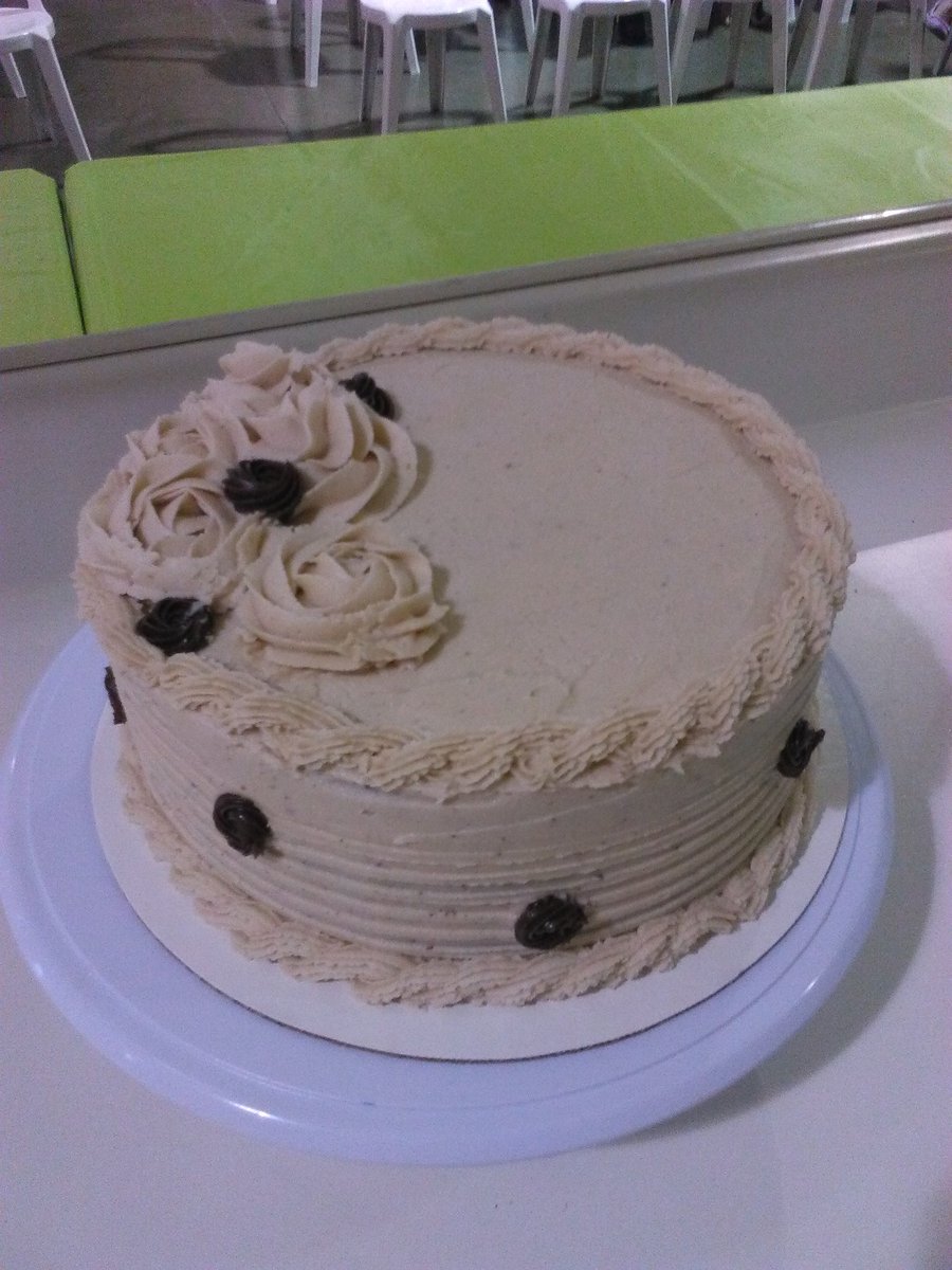 dodgrblugirl's tweet image. chocolate cake, Kahlua buttercream icing #simplebuttasty