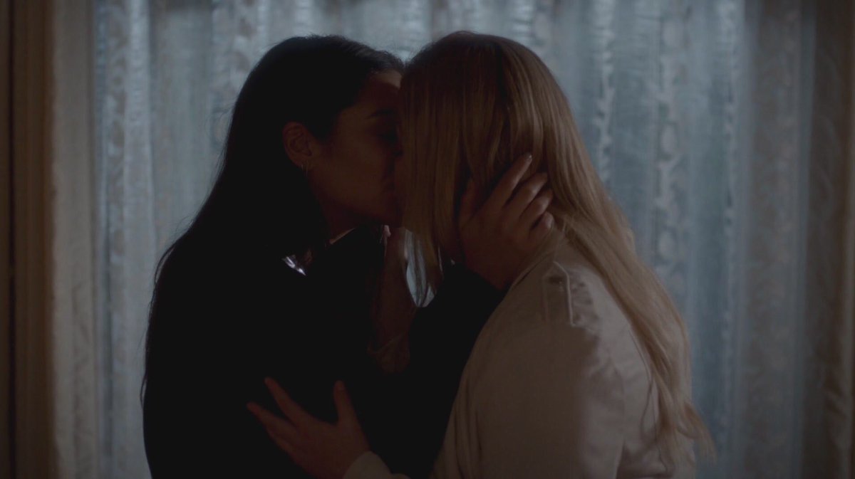 hannaxrivers's tweet photo. RT for emison 
FAV for spoby💫
 #PrettyLittleLiars #haleb #ezria #emison #spoby #pll https://t.co/JNmimeuOgK