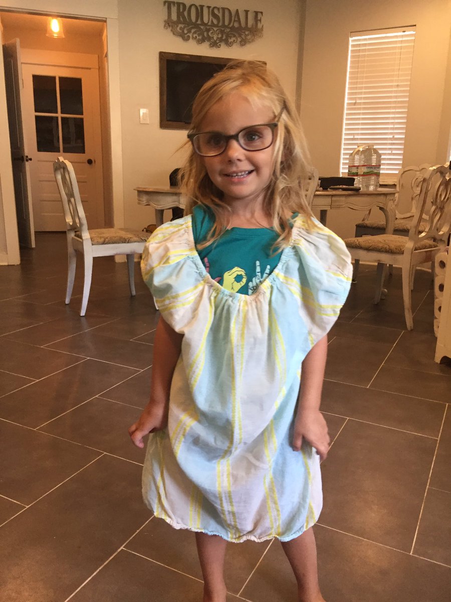 alitrousdale's tweet photo. I hope she's always bold with her fashion choices. #uniqueisgood #boldisevenbetter https://t.co/ecdf8vKB9U