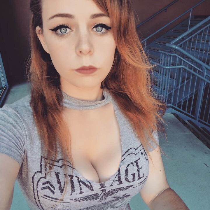 EmilyEhauser's tweet photo. waiting in my car again 😥🌸#Liveme Jinxy151: https://t.co/2f0mSUIcK2 https://t.co/HQVcDrd7GR
