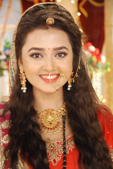 Glamorous Tejasswi Prakash Dazzles in Angelic Outfit