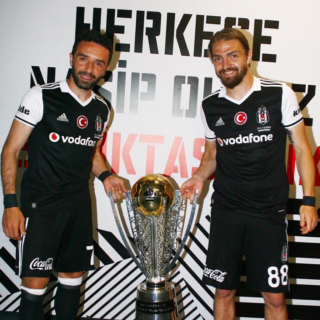 Nadass1903's tweet photo. Bu bir dramdır...😂😂 #LensinRüyası #ComeToLensVideo #ComeToBeşiktaş #besiktasinmacivar #besiktas hahahaha😛😜 https://t.co/8wGLnmkZVg