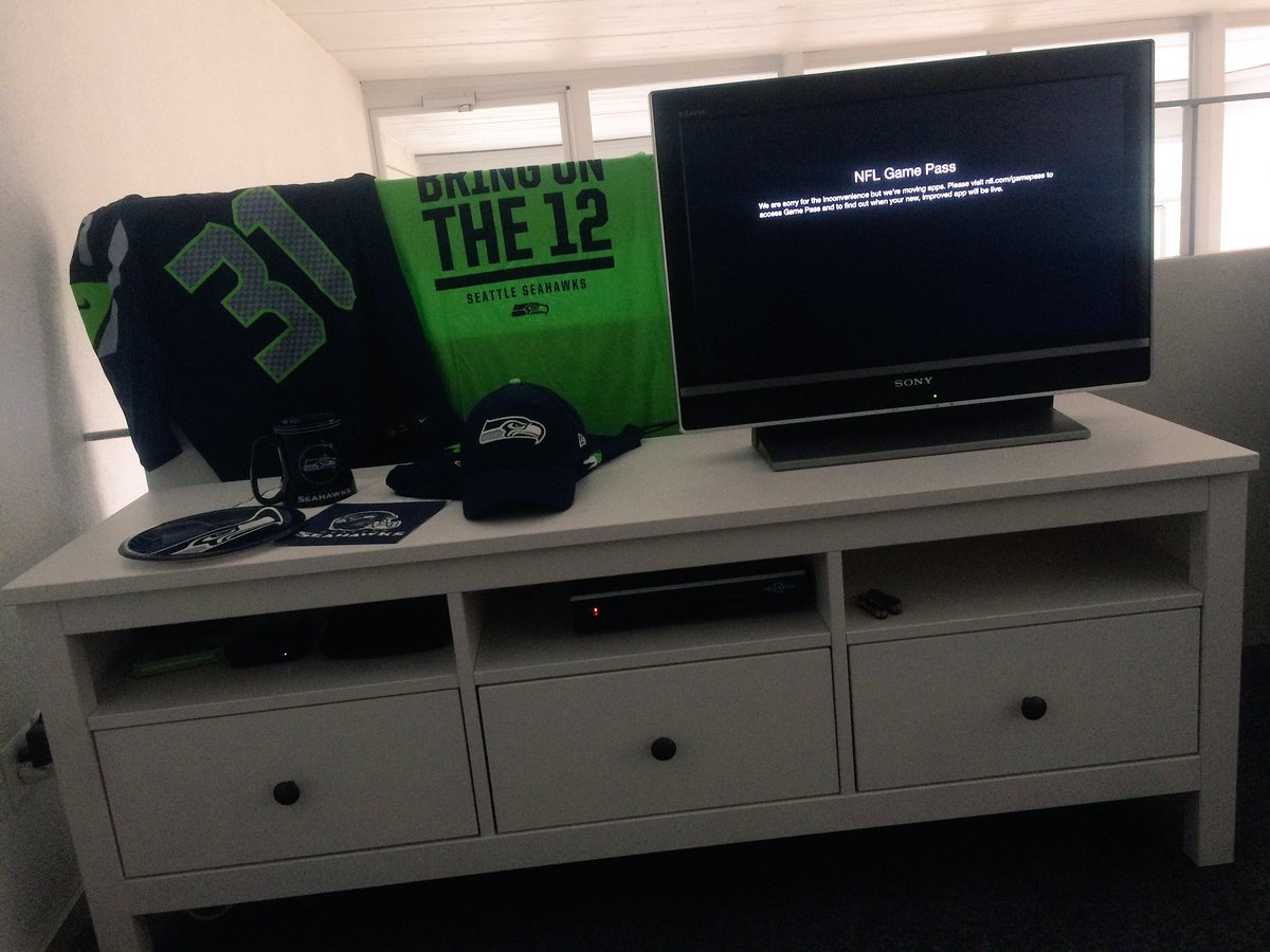 gui_99_'s tweet photo. @AmbSuzi @cellartracker #imin as much ready as possible 😉🏈 - waiting for @NFL @NFLGamePassEU to update the app... /cc #gohawks #WhatsNext #12thMan #bambamcam #LOB https://t.co/2p7dNNvXtw