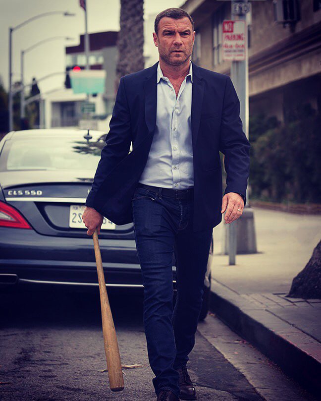 LievSchreiber's tweet photo. He's back. Tune in tonight.
@raydonovan #lievschreiber #raydonovan #season5 https://t.co/MCqkDp2Tze