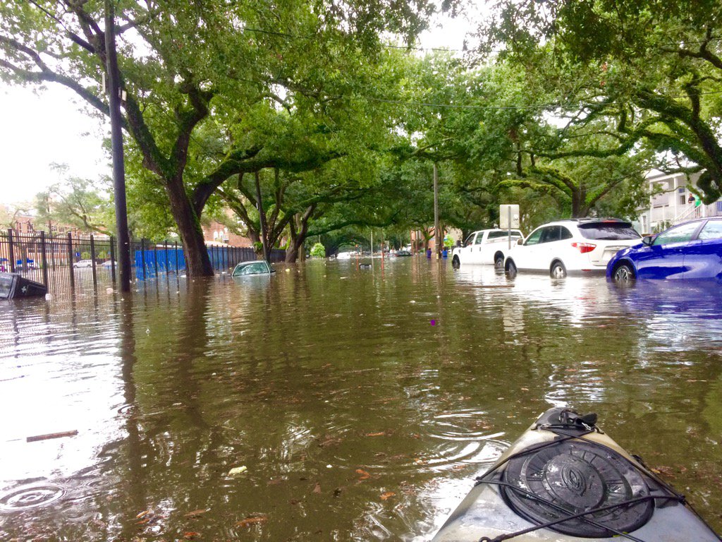 MidCityGoogan's tweet photo. The entire neighborhood transforms into #Venice whenever it rains this hard. #nola #midcity #sameoldshit #ssdd https://t.co/uvKwBeZtB8