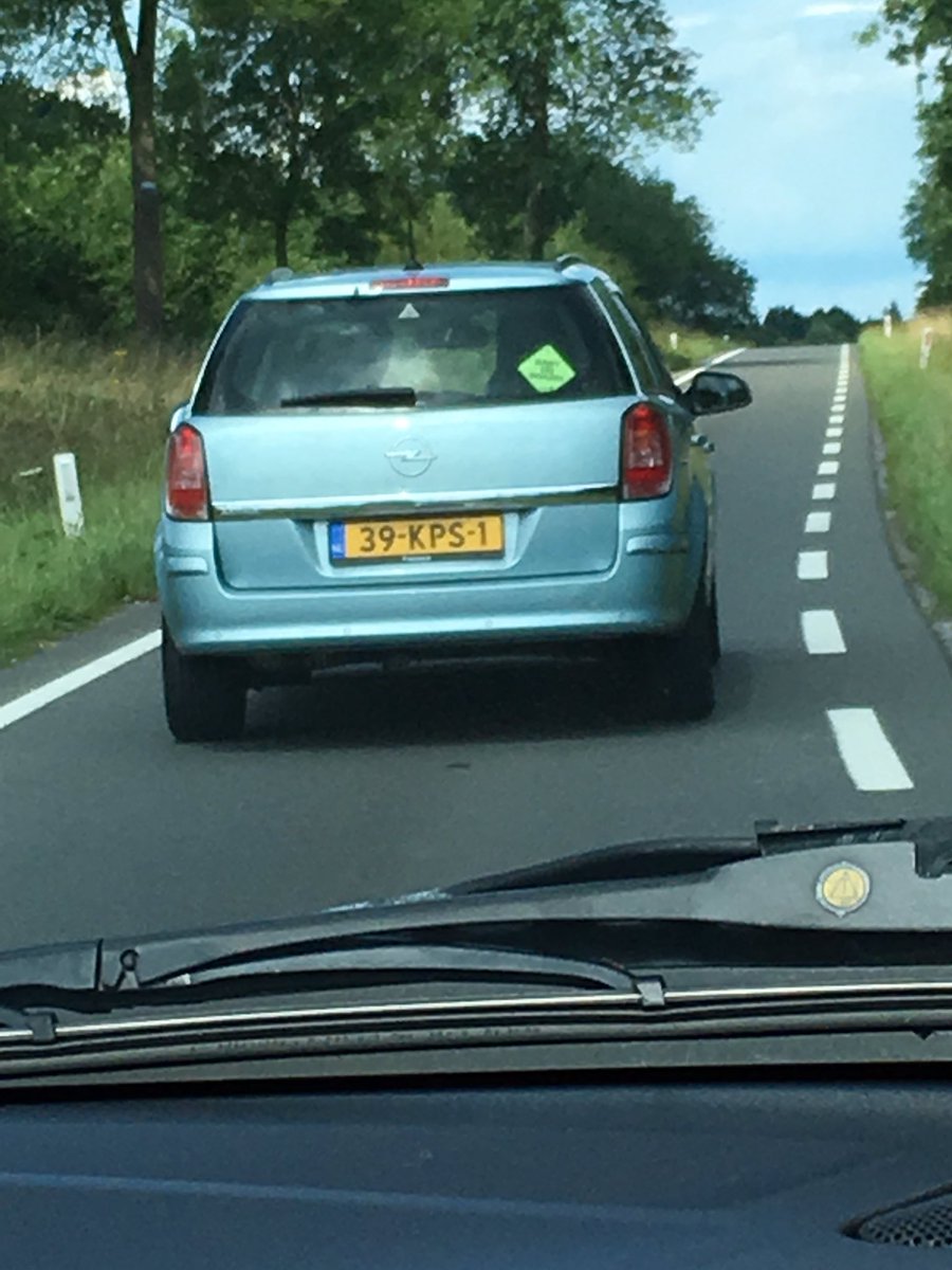 boeren33's tweet photo. Ey enzo ik kwam zojuist auto tegen met kp erop @Enzoknol 
#knolpower https://t.co/VWrkf0LQUt