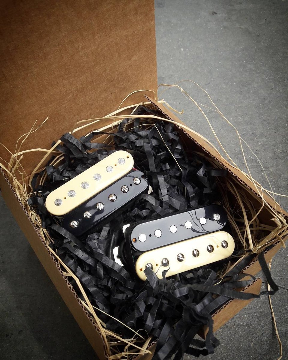 EPickups's tweet photo. Custom wound humbucker set #humbucker #humbuckerpickups #guitarpickups #tone #vintage #handbuilt #handbuiltshow #custom #handmade https://t.co/c32JojMlE5