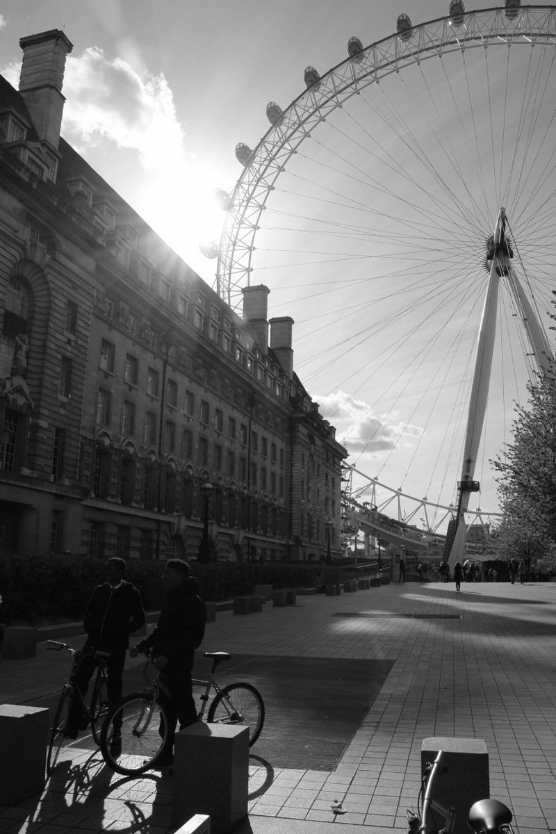 Street Photography by <a href="/lfpstreet/">Lee Fennings</a>! Check out more work here - leefenningsphotography.co.uk #photography #art #london