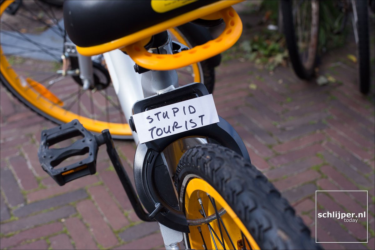 schlijper's tweet photo. ‘Deelfietsen’ en Amsterdammers..
05.08
https://t.co/4AQ16xuBQq #Amsterdam
#oBike #FlickBike https://t.co/5rdA3AIfuR
