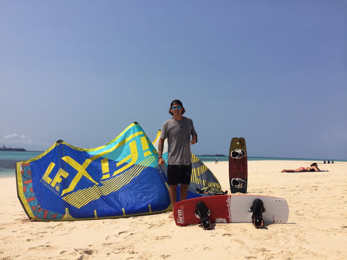 BigioneV's tweet photo. Day trip on the secret spot with #junglekitezanzibar #makeitpossible #enjoyinglifetothefullest #flatlinesa #liquidforcekiteboarding https://t.co/g2Rzy1YReQ