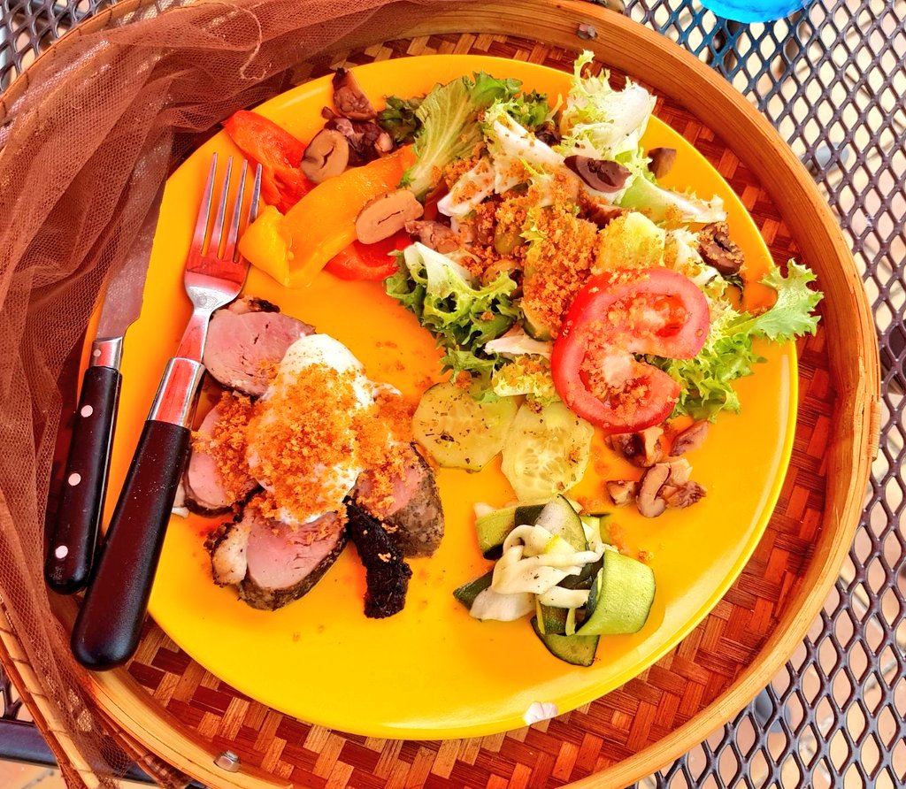 Fitz_E_Cormack's tweet photo. #FoodForThought - Roasted peppers, duck breast, poached egg, pickled courgette, chestnuts.More food in literature! #5amwritersclub #Thruller https://t.co/FsMAQGXExd
