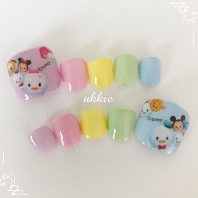 アッキー ツムツムフットネイル ２連発 ツムツムシールはキャンドゥのです O ﾟ フットネイル ツムツムネイル セルフネイル 100均ネイル T Co Kmmymlnulq Twitter