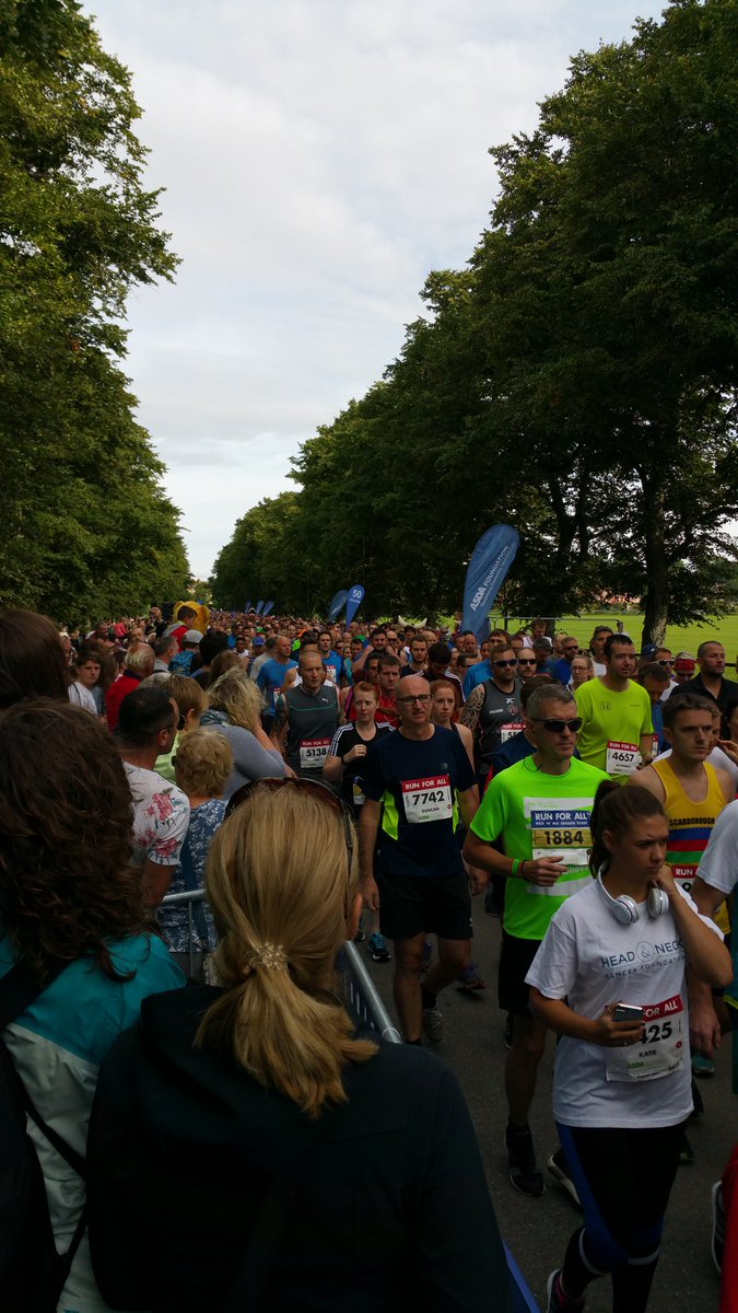 rcrawford824's tweet photo. #york10k #york #wiferunning good luck everyone in the 10k at York. Great day for a #run https://t.co/FbNDvvu2zU