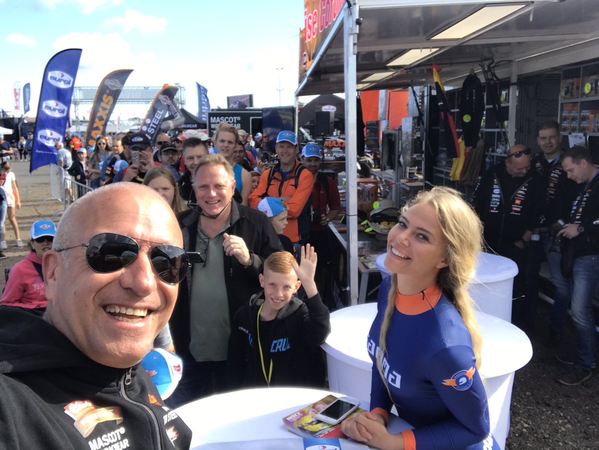 TimCoronel's tweet photo. Goedemorgen #ttcircuit #assen! #gammaracingday 🚗💨😁 Om 11u GRATIS shirts voor de kids 😁 Kom je ook?? Tot zo!! https://t.co/LnFY97AcEm
