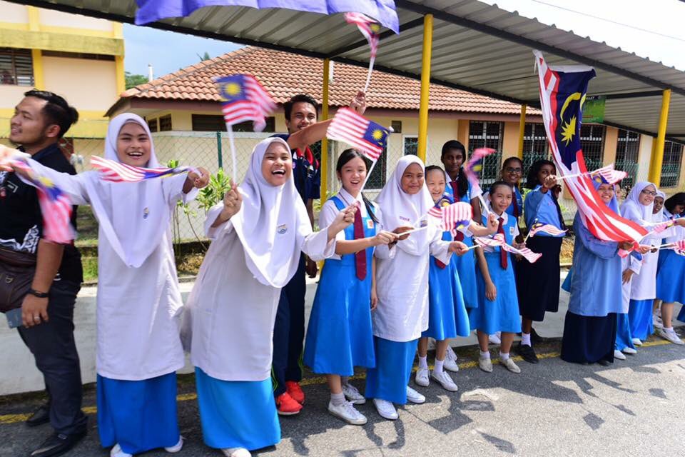 Jabatan Penerangan Johor Twitter वर Jauharku 1 2 Sambutan Sangat Meriah Di Smk Kelapa Sawit Kulai Semangatnya Mereka Cayalah Kibarjalurgemilang Konvoibermotor Https T Co 8mnf8fzdi7