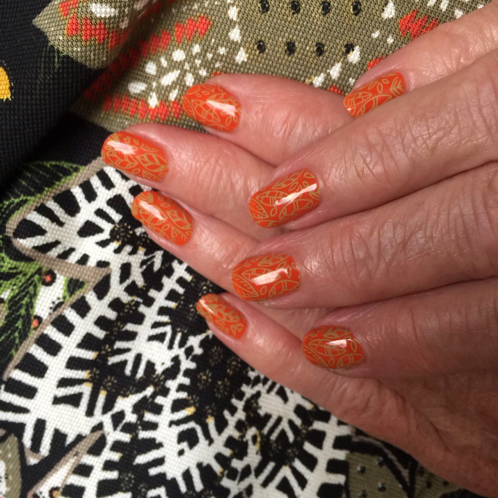 piningforpolish's tweet photo. #CND #Shellac Electric Orange with green leafy design to match dress. #ElectricOrange #nails #nailart #Newark https://t.co/P0KEmB7rX5