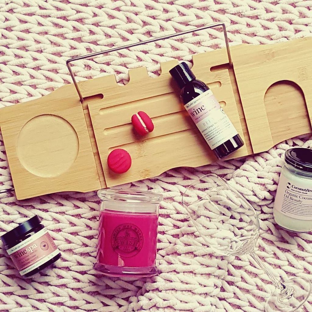 JustNTmeGourmet's tweet photo. What I wouldn't do for a nice soothing bath right now, our poor footsies 👣🛀🍷 #melbournegiftfair #2daysdown2togo #J… https://t.co/fDZFSyXTRO https://t.co/38DaCgGoN1