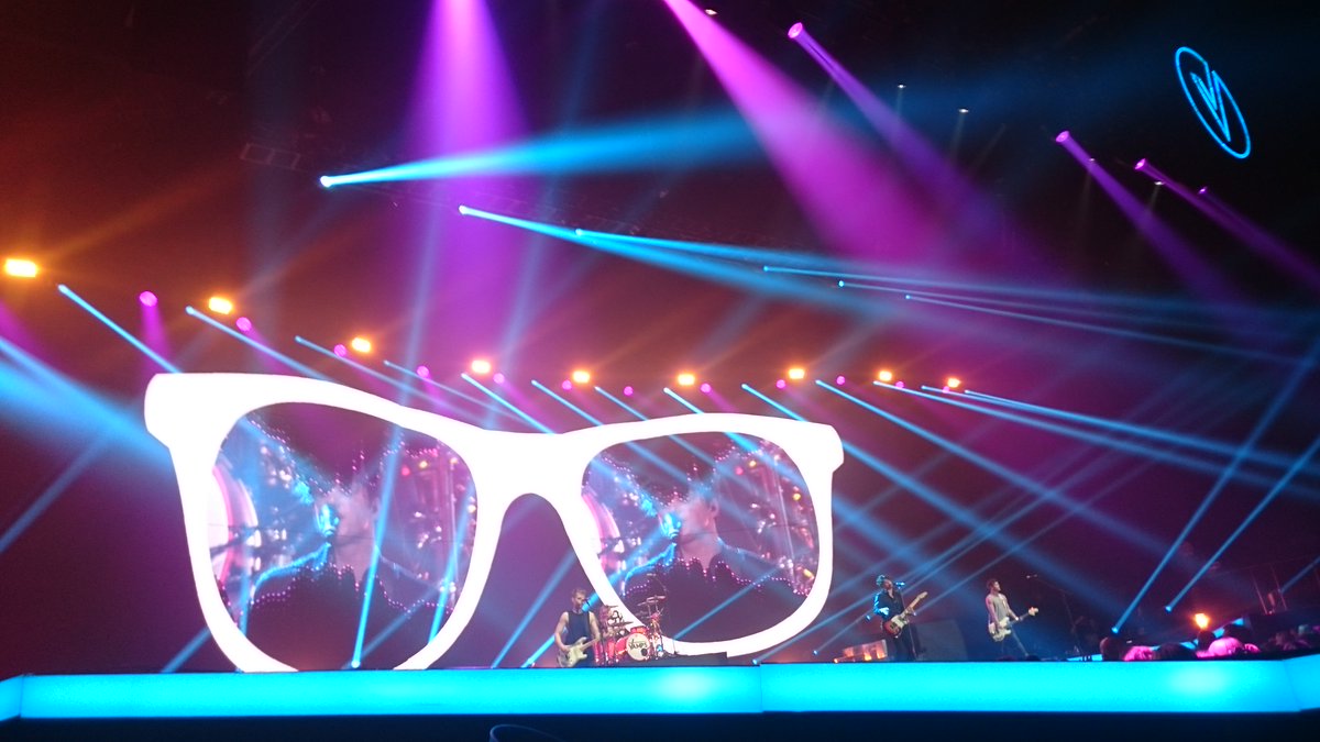 Chloe_Maria08's tweet photo. Thank you for all of the amazing memories @TheVampsband #5YearsOfTheVamps ✨ https://t.co/JB6PX2avpA