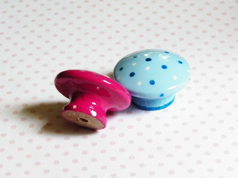 ruralgals's tweet image. Polka Dots Galore Knob Set for Kids Bedroom in Ivory, Blue, White or Fu… etsy.me/2rh19cX #Etsy #NurseryKnobs