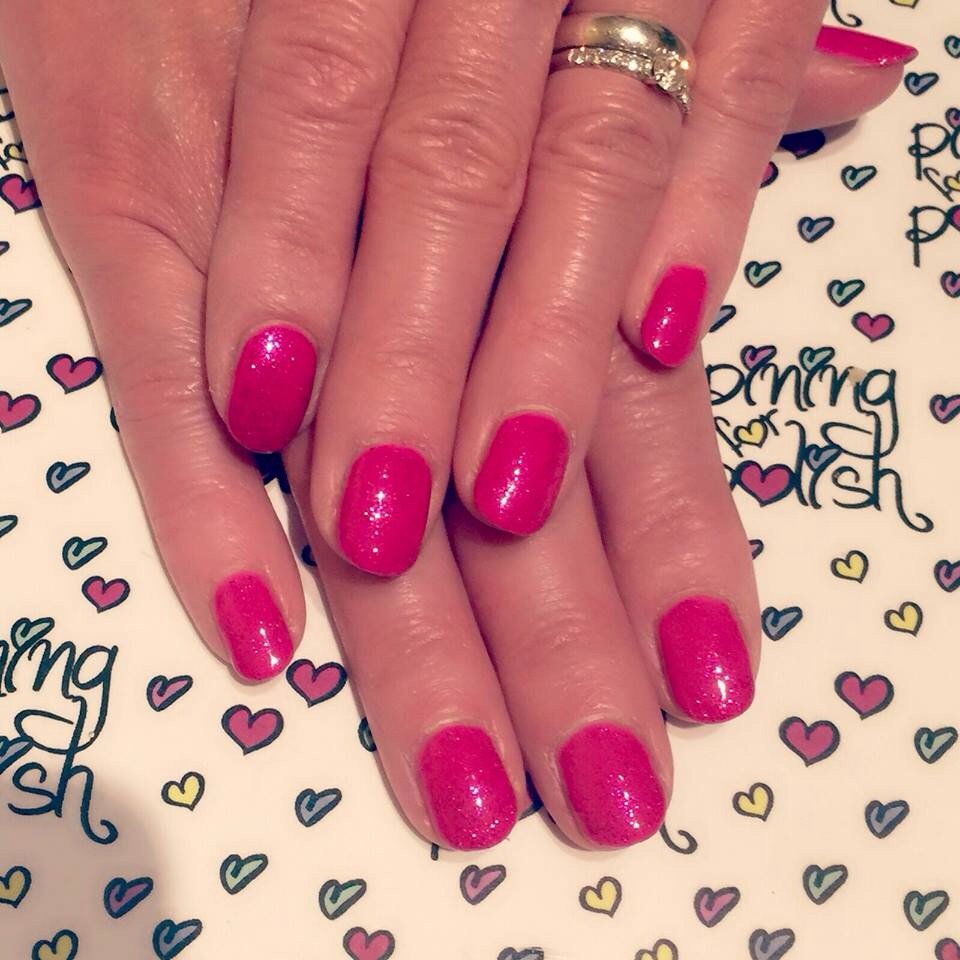 piningforpolish's tweet photo. #CND #Shellac in #HotPopPink with #ButterflyQueen. A super #summer #pink with #glitter. #nailart #newark #nails https://t.co/icr2ibw7U1