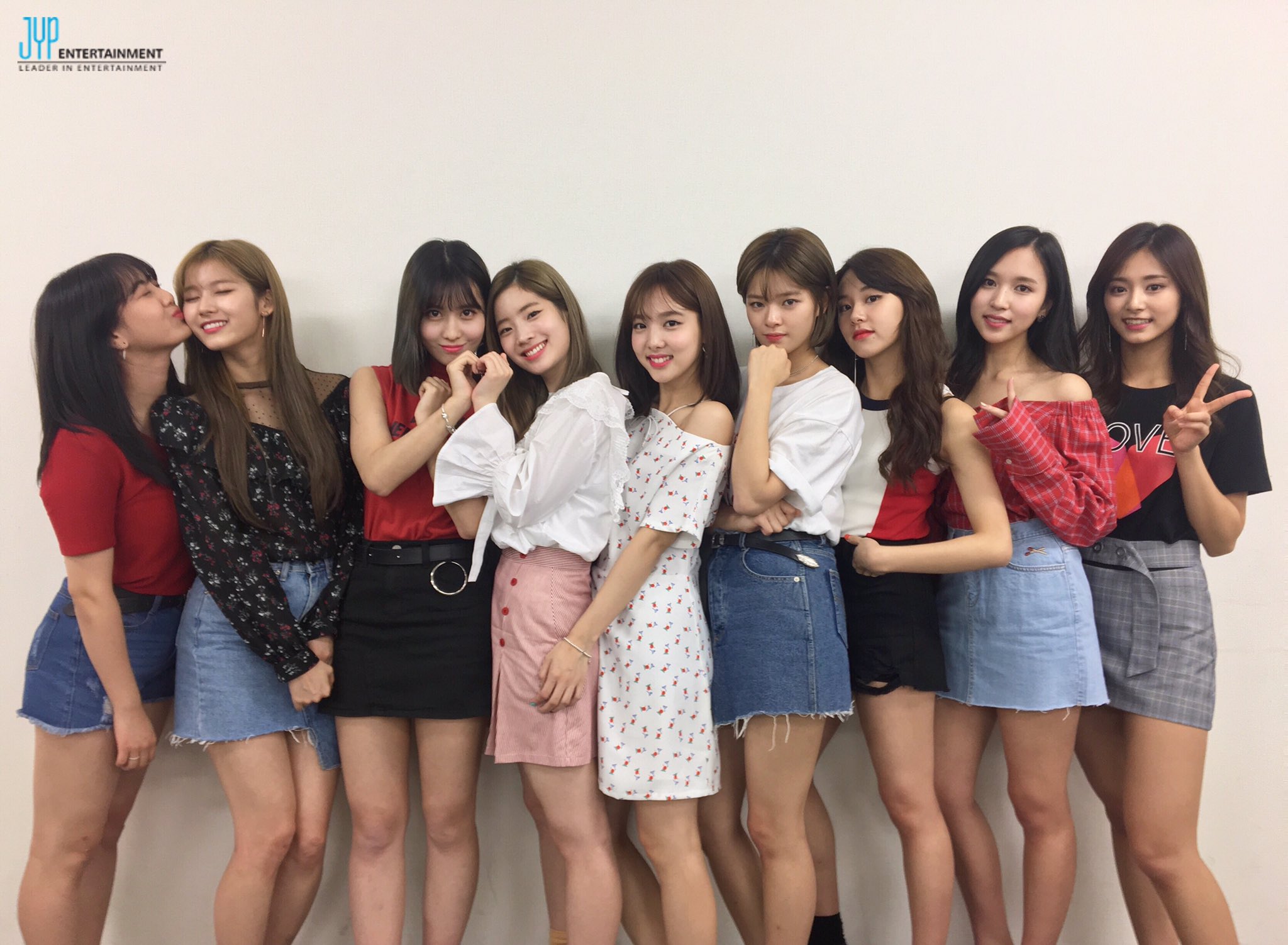 DGiT3zqUAAAP2MR.jpg:large