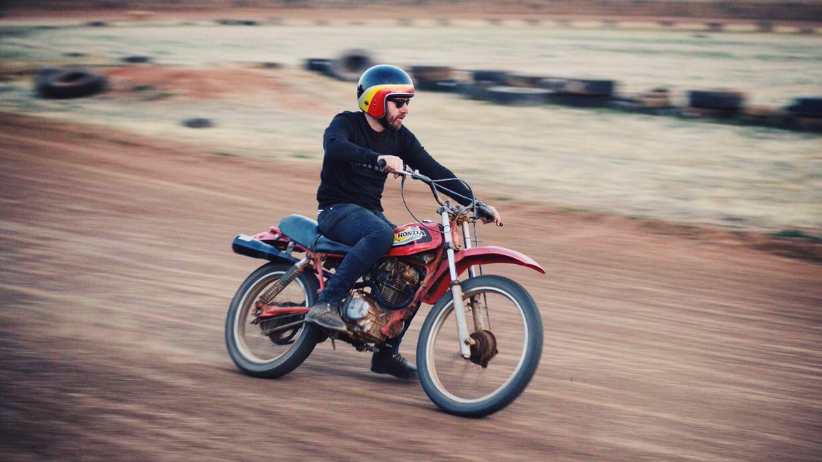 Helluva good time out on the track yesterday with Ducky ⚡️👇🏻

📸Jolandi Mentz 
<a href="/BonafideMotoCo/">Bonafide Moto Co</a> 
<a href="/UKTriumph/">Triumph Motorcycles</a> 
<a href="/motul/">Motul</a> 

STOFSKOP #industwetrust