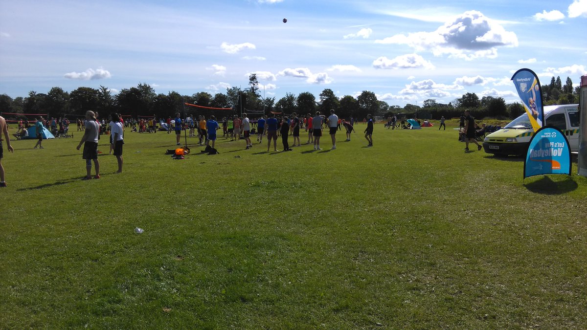 CambridgeVC1's tweet photo. 55 teams 12 leagues on 12 courts. The sun is shining and the balls are flying. @activeanglia @VballEngland #Cambridgetournament https://t.co/2L01QCByDh